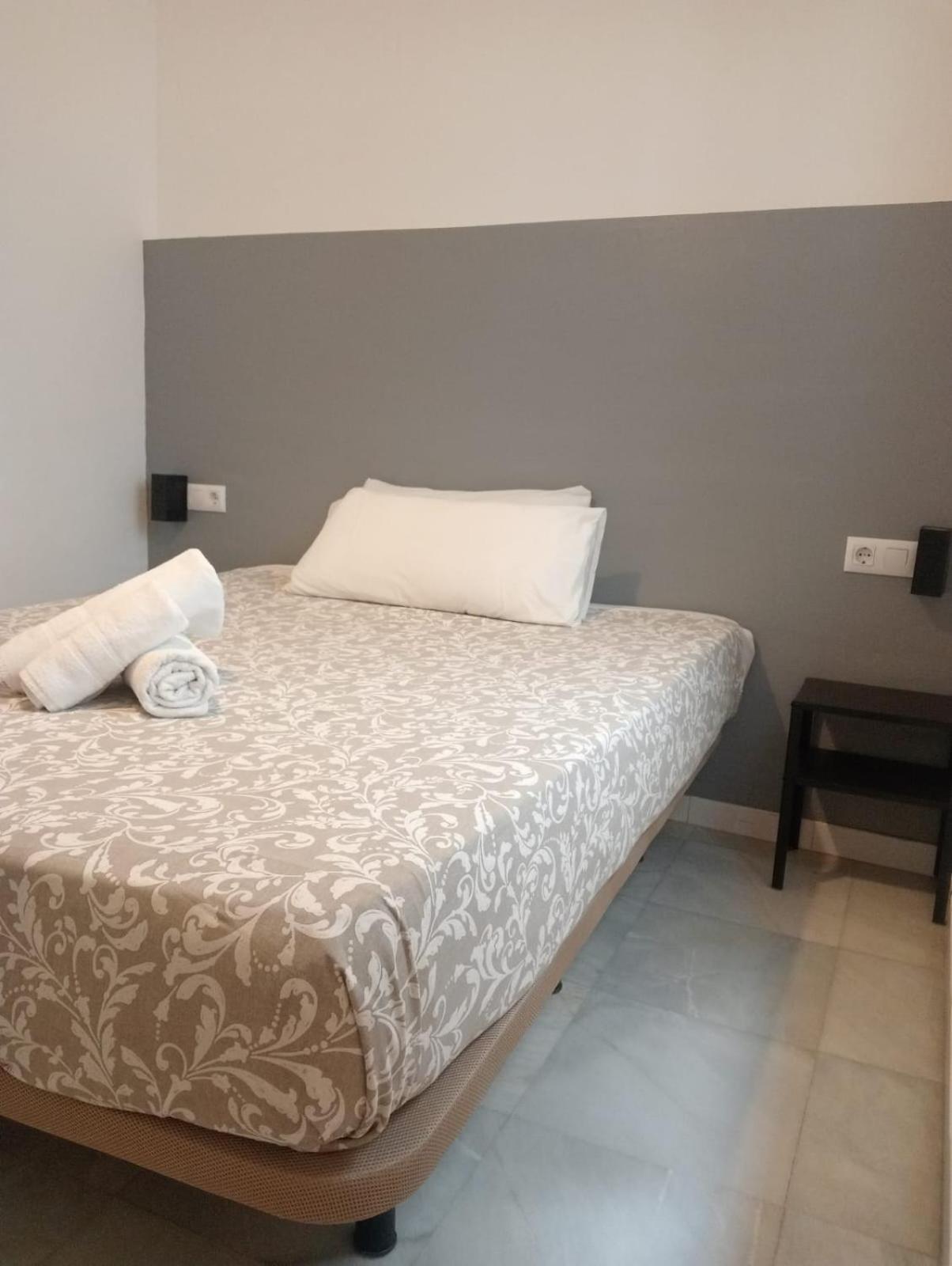 C Palacio Parking Segun Disponibilidad Sevilla Buitenkant foto